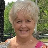 Carolyn Leonhardt's Instagram, Twitter & Facebook