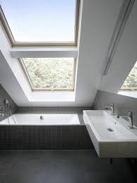 Dachwohnung Einrichten 30 Ideen Zum Inspirieren Bathroom Makeover Attic Bathroom Loft Bathroom