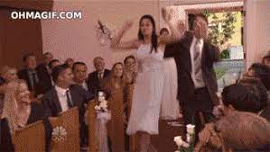 Sehen sie sich die gutschein hochzeit auf gigagünstig an! Tanz Tele Fernsehen Gif Find On Gifer