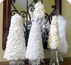 Pohon natal dari botol bekas itu sendiri tidak hanya mengisyaratkan bahwa perayaan natal akan segera tiba, lebih dari itu, kemegahan pohon tersebut membawa pesan tentang lingkungan. Kerajinan Dari Apa Dan Bagaimana Membuat Pohon Natal Cara Membuat Pohon Natal Dengan Tangan Anda Sendiri