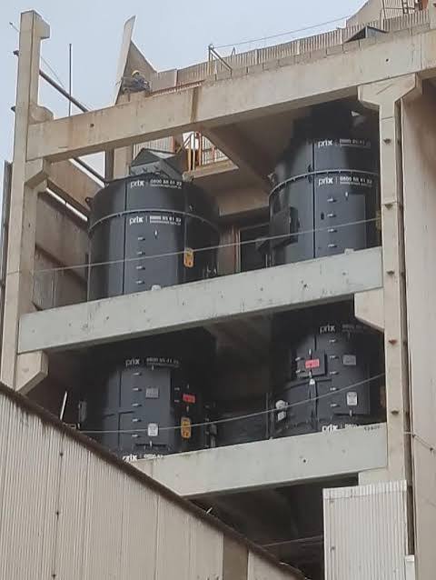 Equipamento Prix Tolflux durante operação de pesagem industrial