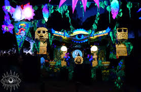 Bring the garden into focus. Aztec Jungle Outdoor Festival Decoration Worlds Of Wonder Decor
