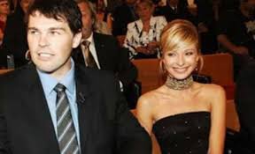 Alone at home filming myself doing all the stuff that gets my wife all hot and bothered. Jaromir Jagr Girlfriends And Dating History 2021