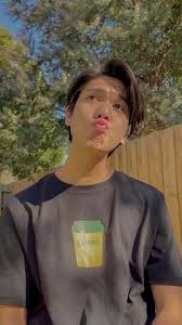 Iqbal memulai debut pertamnaya mungkin banyak dari kalian yang penasaran tipe cewek iqbaal ramadhan seperti apa. 100 Ide Iqbaal Ramadhan Di 2020 Selebritas Pacar Pria Fotografi Remaja