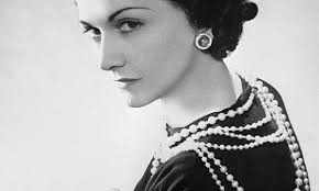 Mademoiselle coco chanel built one of the most iconic brands in the world—and a lbd with a spritz of tweed jackets, the little black dress, menswear as womenswear: Le 5 Lezioni Di Stile Di Coco Chanel Valentina Lombardi