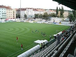 První stadion o dřevěné konstrukci byl otevřen v roce 1921. Mestsky Stadion Dolicek Stadion In Praha