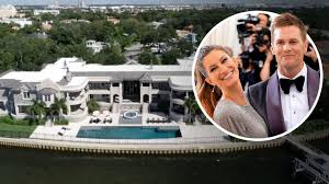 Tom brady signed a two year contract on march 19, 2020 with the tampa bay buccaneers. Super Bowl Football Stars Tom Brady Patrick Mahomes Und Ihre Frauen Leute Bild De