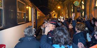 Un train de nuit est un train circulant la nuit et comportant des places couchées pour les voyageurs. Comment La Sncf A Abandonne Le Train De Nuit Le Point