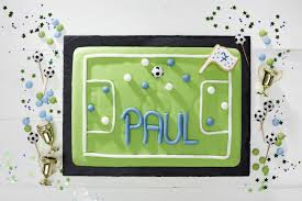 Den kuchen bis zum servieren kalt stellen. Geburtstagskuchen Fur Die Fussballparty Tambini