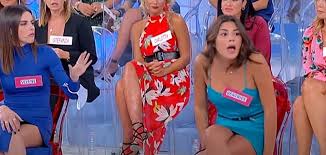 Per beatrice è stato un attacco a viso aperto, quello mosso da maria durante uomini e donne. Uomini E Donne Trono Classico Beatrice E Davide La Conoscenza Non Va Il Tronista Esce Con Chiara Anticipazioni Tv
