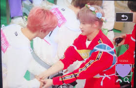 21 || 필릭스 = 필수 || eng/한 || acc. Fari On Twitter Felix Shaking Hands With Jaemin And Chenle Both Having To Bend Forward Because Felix Is Tiny Next To Them Kdksks 191216 Https T Co Zudrbrw8rw Twitter