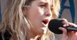 Elin Fflur fronts new S4C show Nodyn