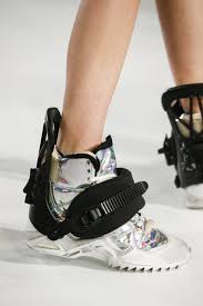 I´ve been looking for these a long time and finally i bought them. Maison Margiela Fall 2018 Ready To Wear Fashion Show Womens Fashion Sneakers Womens Shoes Sneakers Womens Sneakers