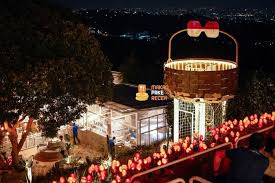 Daftar koleksi suasana malam di saritem bandung di bawah ini 5 Wisata Di Dataran Tinggi Yang Pas Untuk Nikmati Malam Kota Bandung Halaman All Kompas Com