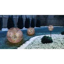 Auch für tierbesitzer ist eine solarlampe im garten von vorteil. Globo Led Solarkugel Silber H 40 Cm 0 06 W Kaufen Bei Obi
