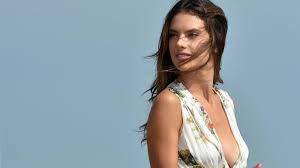 Alessandra corine maria ambrósio aleˈsɐ̃dɾɐ ɐ̃ˈbɾɔzju; Alessandra Ambrosio Erwischt Hier Zeigt Sich Der Victoria S Secret Star Als Strand Nixe News De