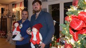 Après avoir gravi la montagne à bord du train à crémaillère et emprunté un couloir mystérieux, la rencontre avec le. Ils Habitent La Maison Du Pere Noel A Wittes