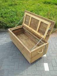 pin van allsafe mini opslag op steigerhouten hockers salontafels scaffolding wooden furniture hoekbank opbergruimte salontafel