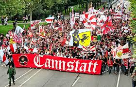Alle spieler der jeweiligen mannschaften werden mit ihrem alter, der nationalität, der vertragslaufzeit sowie dem. Fussball Vfb Stuttgart Fans Vor Mitgliederversammlung In Wut Vfb Stuttgart Schwarzwalder Bote