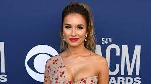 Jessie james decker is reminding her followers that words hurt. Jessie James Decker Shares Tearful Video After Discovering Body Shaming Reddit Page Entertainment Tonight