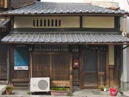 A Machiya One Of The Few Pre Wwii Buildings Still Left In Japan Located In Kyoto Traditional Architecture Japanese Architecture House Built