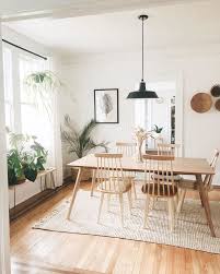 Tons Sempre Brancos Com Detalhe Da Madeira E Das Plantas Apartment Dining Room Apartment Dining Farmhouse Dining Room Table