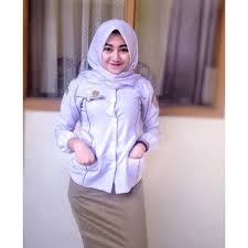  Gambar Mungkin Berisi Satu Orang Atau Lebih Dan Dalam Ruangan Gaya Hijab Wanita Baju Olahraga