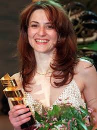 L'autrichien franz joseph empereur tombe amoureux de la jeune elisabeth. Sissi Naissance D Une Imperatrice Dvdtoile