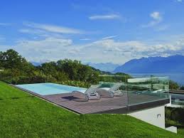 Une Piscine A Debordement Sur Le Lac Leman En 2020 Piscine A Debordement Piscine Lac Leman