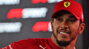 Mond van Hamilton valt open: "Hoe heeft Max dat gedaan?"