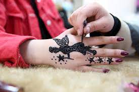 Tattoos can take 5 minutes to 1 hour or more depending on the size and complexity of the design. Palestinian Henna Tattoo Artist Displays Her Craft In Pictures