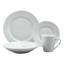 Letakkan pinggan dan mangkuk di atas rak. China Linyi Factory Supplier Embossed Ceramics Tableware Fine Porcelain Ware Set China Kitchenware And Porcelain Dinner Set Price
