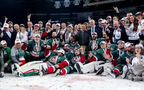 See more of хоккейный клуб ак барс on facebook. Kartinka Hokkejnyj Klub Ak Bars Pervyj Tryohkratnyj Obladatel Kubka Gagarina Hokkej Sport Kartinki 24 Skachat Kartinki Besplatno