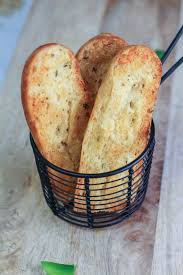 Pin By Maya Kitchenette On Maya Kitchenette Recipes Garlic Bread Easy Easy Garlic Bread Recipe Garlic Bread Recipe