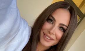 Apr 30, 2021 · вершины притягивают молнию», — отметила ани лорак. Ani Lorak Priletela V Ukrainu I Progulyalas Po Kievu V Elegantnom Plate Foto Unian