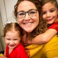 Laura Hora's Instagram, Twitter & Facebook