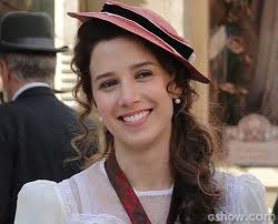 Laura, de 'Lado a Lado', tem o make de mocinha mais lindo da TV