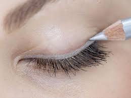 Can You Really Use Lip Liner As Eyeliner Lip Liner Pink Eyeliner Eyeliner