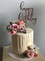 Pate De Gomme Roses Creme Au Beurre A La Vanille Gateau Au Chocolat Blanc Kleine Torte Beaux Gateaux D Anniversaire Gateau Chocolat Blanc Gateau Chocolat