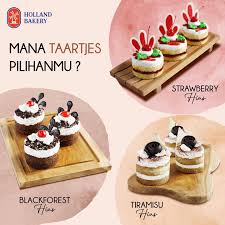 Kue dadar gulung merupakan penganan khas indonesia dan malaysia yang dapat digolongkan sebagai panekuk yang diisi dengan parutan kelapa yang dicampur dengan gula jawa cair. Holland Bakery Indonesia Official Photos Facebook