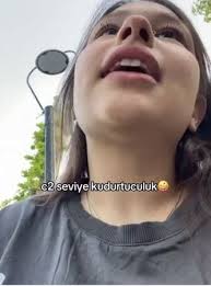 Gölcük'te genç kız giydiği kıyafet için eleştirildi: "Şortumun boyuna  karışamazsın"