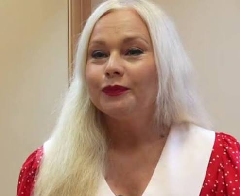 Её красивая сказка подошла к концу! 🥺Елена Корикова не просто так вернулась  на родину и решила возобновить профессию. Ещё недавно она была женой  состоятельного мужчины, актриса наслаждалась жизнью в Черногории и бед