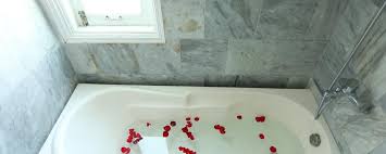 Toilet dengan shower ini merupakan desain kamar mandi untuk sebagian besar urmah di indonesia saat ini. Perkembangan Harga Bathtub Sesuai Kebutuhan Bathtub Indonesia