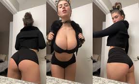 Colleen Sheehan Twerks For The Camera