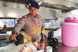 Check spelling or type a new query. Dapur Lapangan Tni Polri Di Makassar Sosok Di Balik Masakan Ala Brimob Fajar