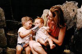 Si bien es cierto que el amor y el cariño por una madre hay que demostrarlo los 365 días del año, en este día. Dia De La Madre Wikipedia La Enciclopedia Libre