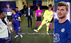 Thibaut nicolas marc courtois is a belgian professional footballer who plays as a goalkeeper for spanish club real madrid and the belgium na. Thibaut Courtois Caught Joking With Chelsea S Olivier Giroud About Timo Werner S Miss Daily Mail Online