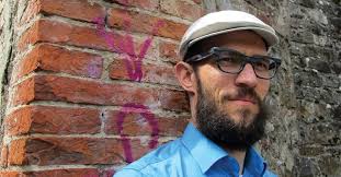 Barndommens nattbord: Intervju med Max Estes