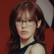 this Karl Marx x Mark Lee thread has a separate fanbase