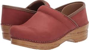 We made a list of 3 best kitchen shoes, so take a look. The 10 Best Chef Shoes According To The Pros